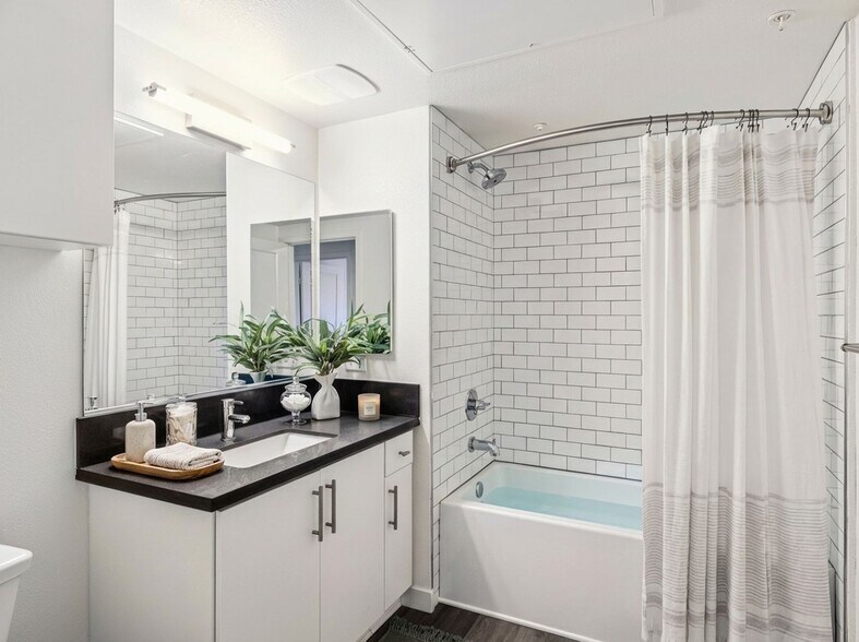 More Photos Of 10555 Bloomfield St, Toluca Lake Apartments For Sale