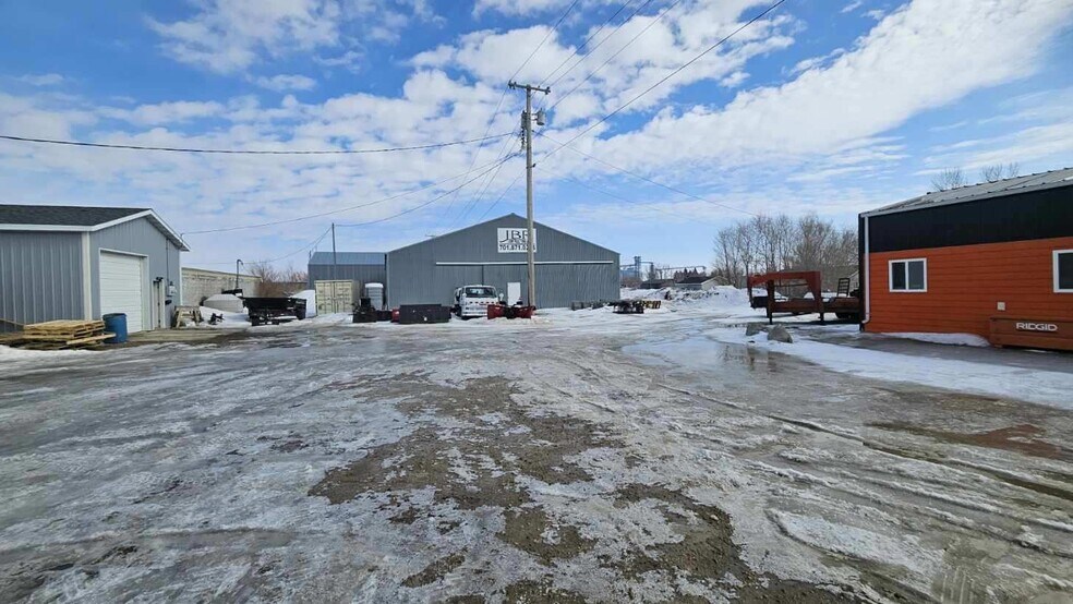 More Photos Of 1105 Sinclair St, Bottineau Flex For Sale