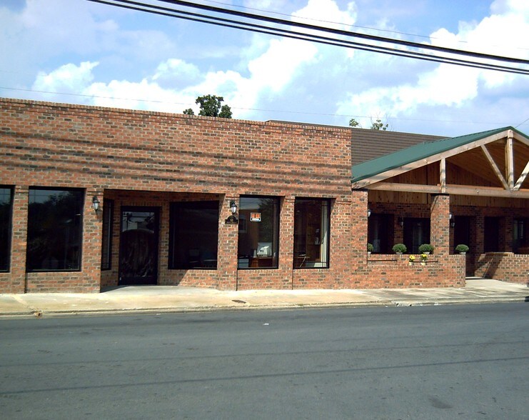 More Photos Of 56 W Salisbury St, Denton Office For Lease