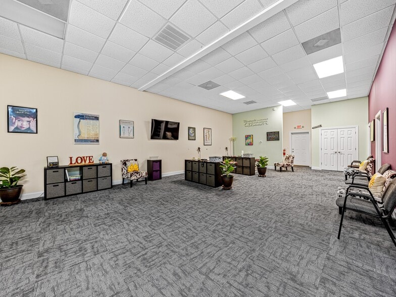 More Photos Of 271 Old Barn Rd, Hendersonville Medical For Sale