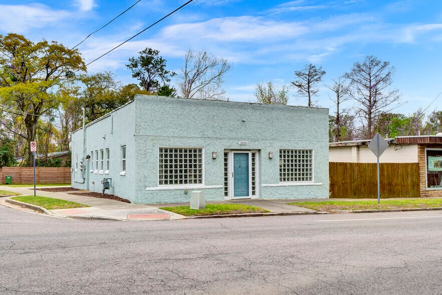 More Photos Of 2020 Princess Place Dr, Wilmington Freestanding For Sale