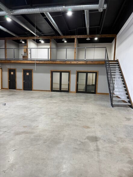 More Photos Of 311 E Saint Elmo Rd, Austin Office For Sale