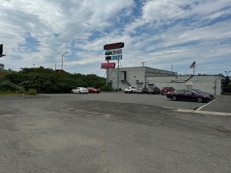 More Photos Of 1 Hackensack Ave, South Kearny Distribution For Lease