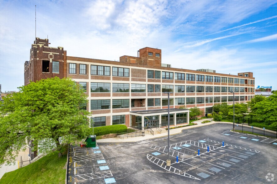 More Photos Of 2450 W Hunting Park Ave, Philadelphia Unknown For Lease