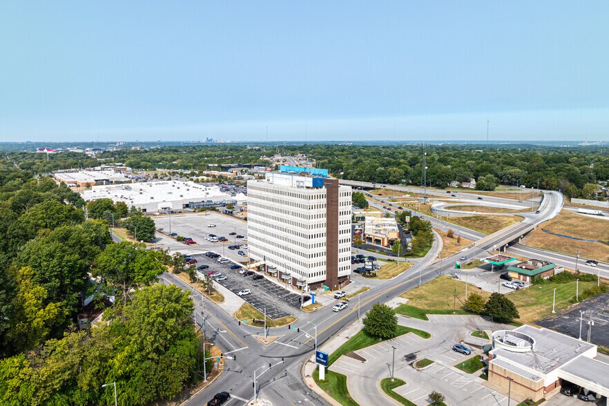 More Photos Of 4240 Blue Ridge Blvd, Kansas City Office For Sale