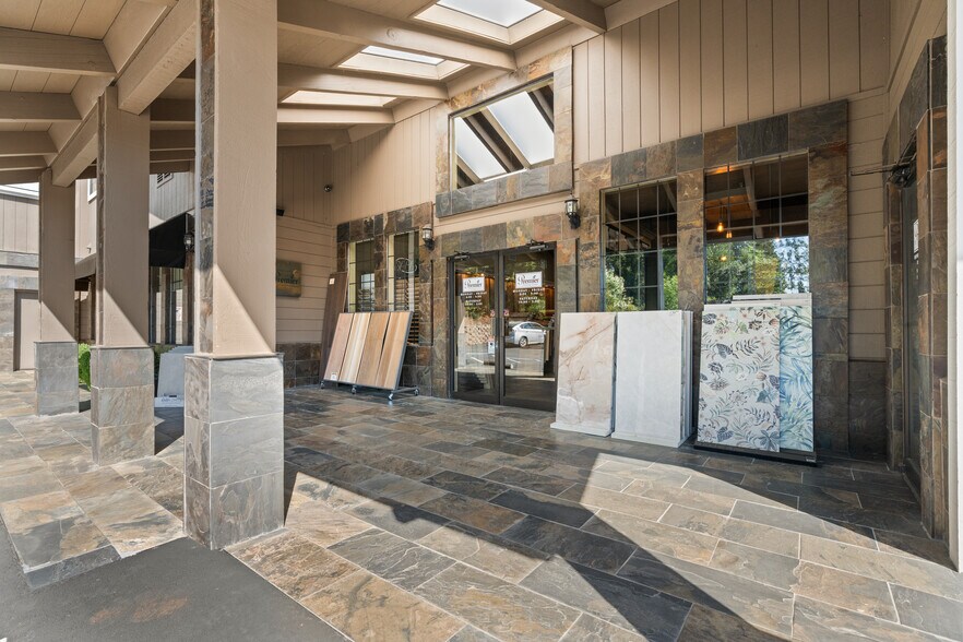More Photos Of 807 S Auburn St, Grass Valley Showroom For Sale