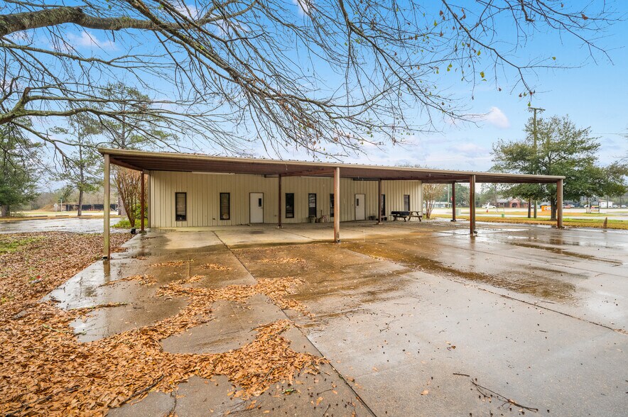 More Photos Of 12334 US-165, Glenmora Office For Sale