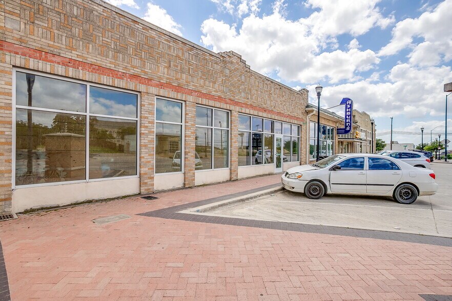 More Photos Of 3014-3016 E Rosedale St, Fort Worth Freestanding For Lease