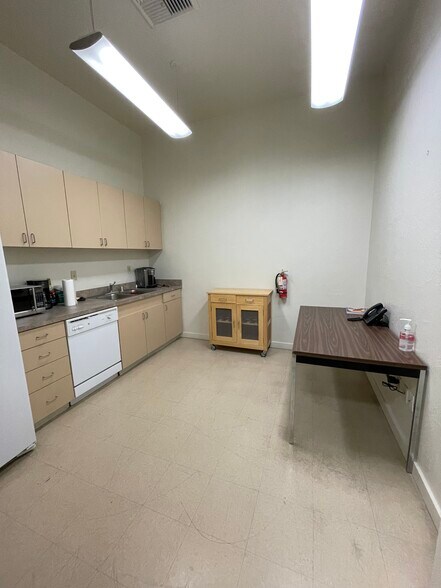 More Photos Of 1136-1148 W Fremont St, Stockton Office For Sale