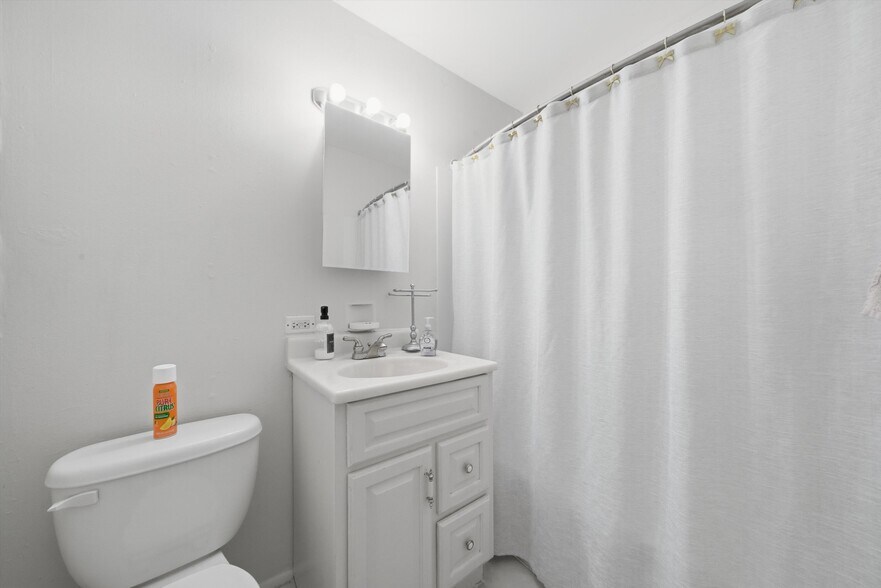 More Photos Of 630 Westmoreland Dr, Vernon Hills Apartments For Sale