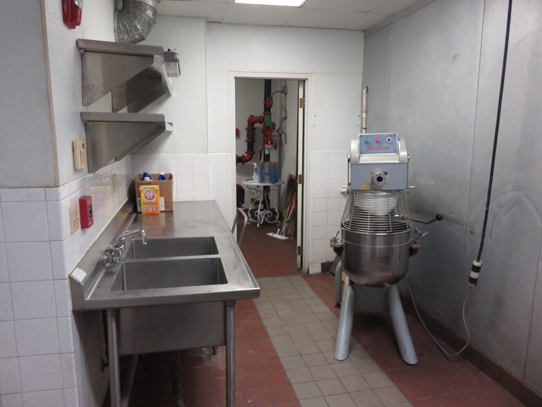 More Photos Of 861 Ballough Rd, Daytona Beach Restaurant For Lease