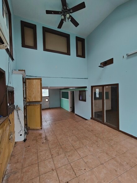 More Photos Of 56 Park Ave, Summit Auto Repair For Lease