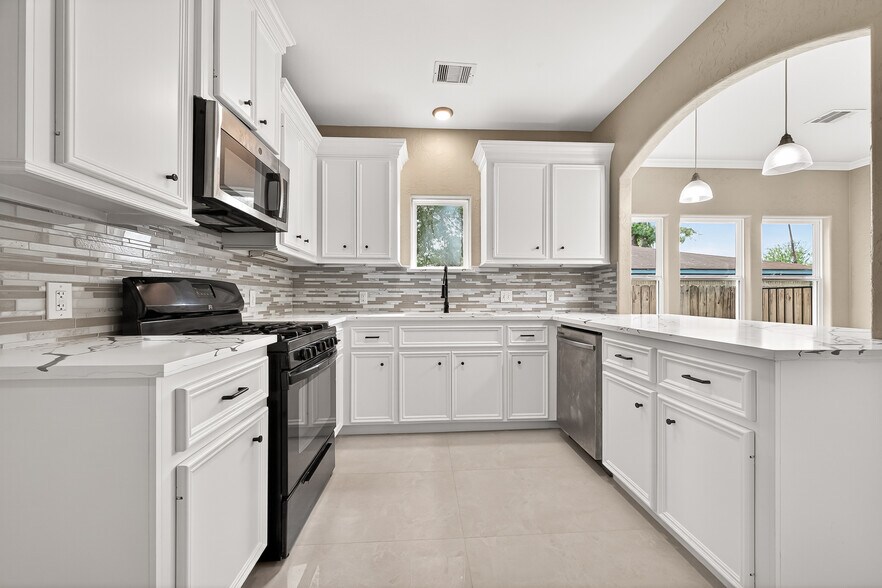 More Photos Of 14134 Packard St, Houston Specialty For Sale