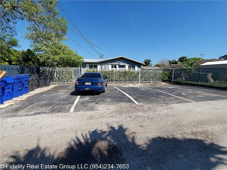 More Photos Of 2432 Sherman St, Hollywood Apartments For Sale