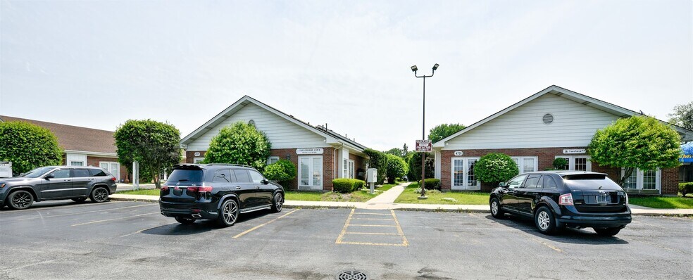 More Photos Of 4701-4731 W Midlothian Tpke, Crestwood Office For Sale