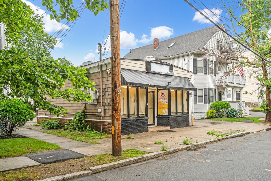 More Photos Of 228 Oakland Ave, Providence Restaurant For Lease