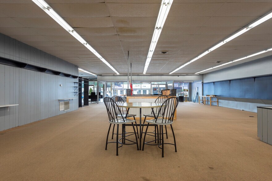 More Photos Of 34 N Logan St, Marion General Retail For Lease