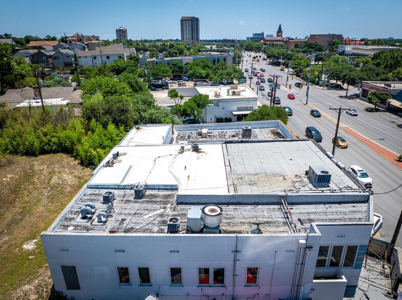 More Photos Of 5050 Broadway, Alamo Heights Restaurant For Sale