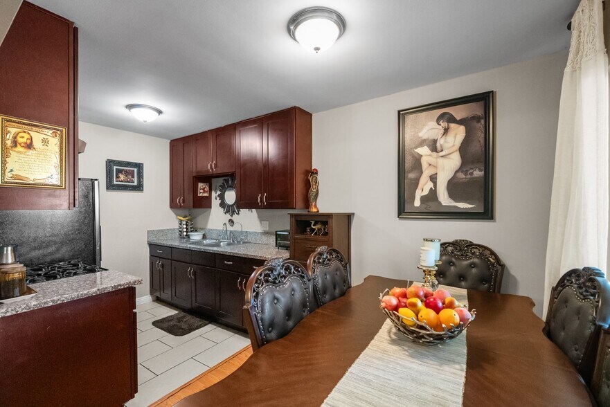 More Photos Of 6661 Wilkinson Ave, North Hollywood Apartments For Sale