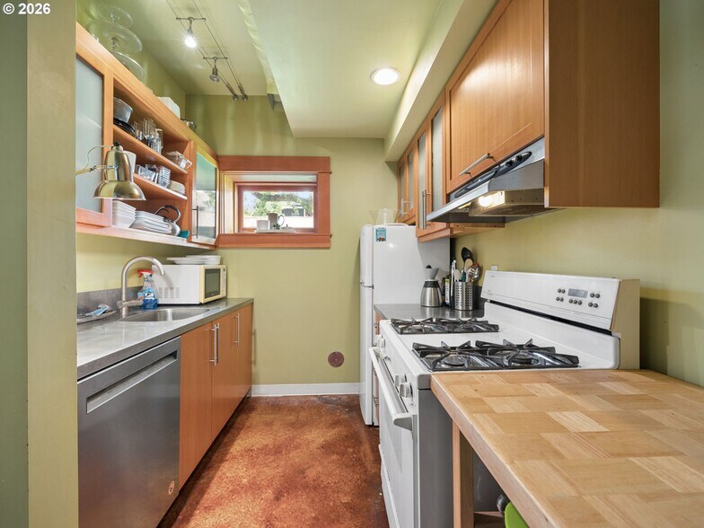 More Photos Of 5400 NE 30th Ave, Portland Office For Lease