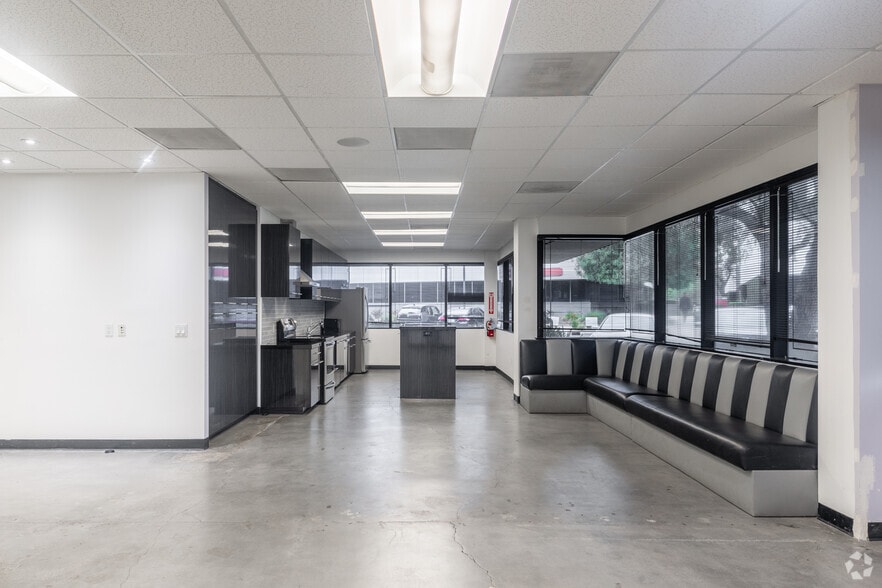 More Photos Of 6059 Bristol Pky, Culver City Office For Sale
