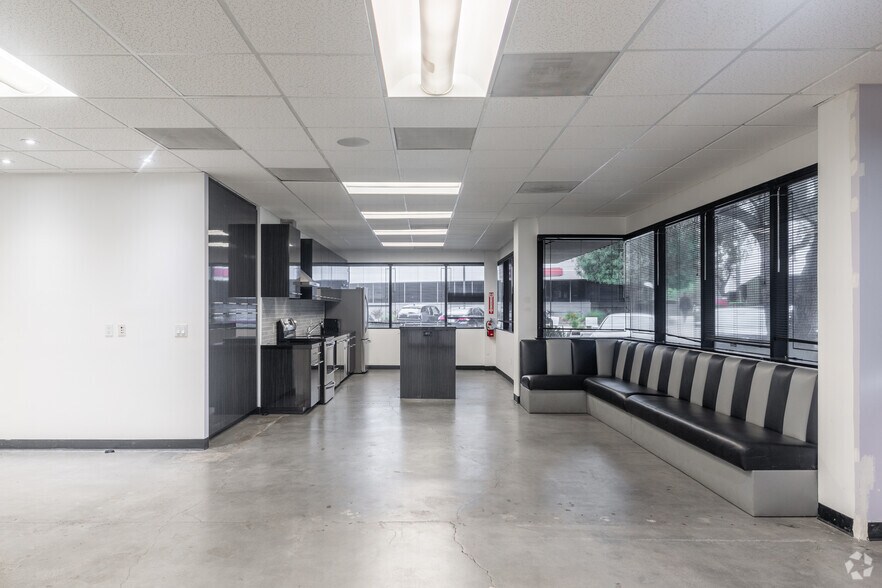 More Photos Of 6059 Bristol Pky, Culver City Office For Lease