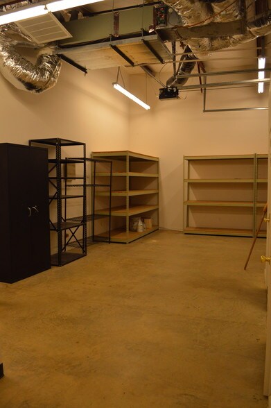 More Photos Of 409 Chicago Dr, Fayetteville Flex For Lease