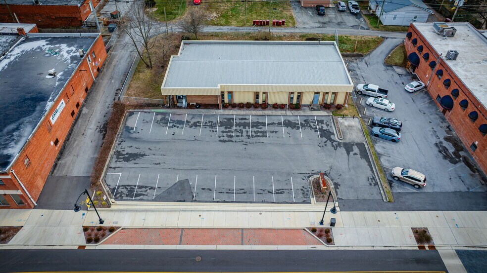 More Photos Of 311 W Walnut St, Johnson City Office For Sale