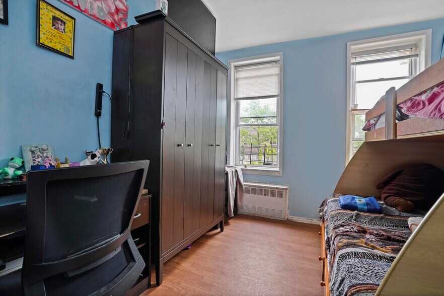 More Photos Of 1890 W 6th St, Brooklyn Storefront Retail Residential For Sale