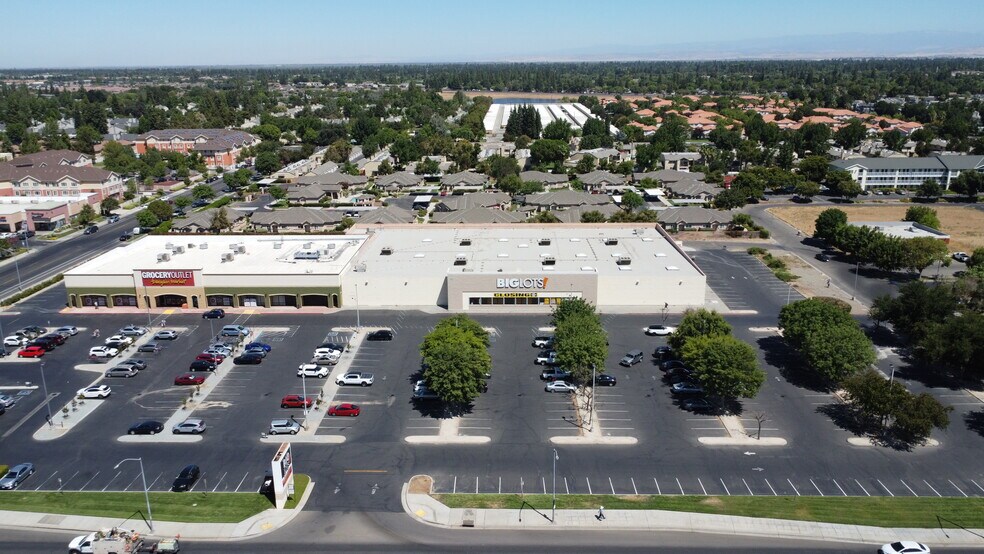 More Photos Of 3520 W Shaw Ave, Fresno Freestanding For Lease