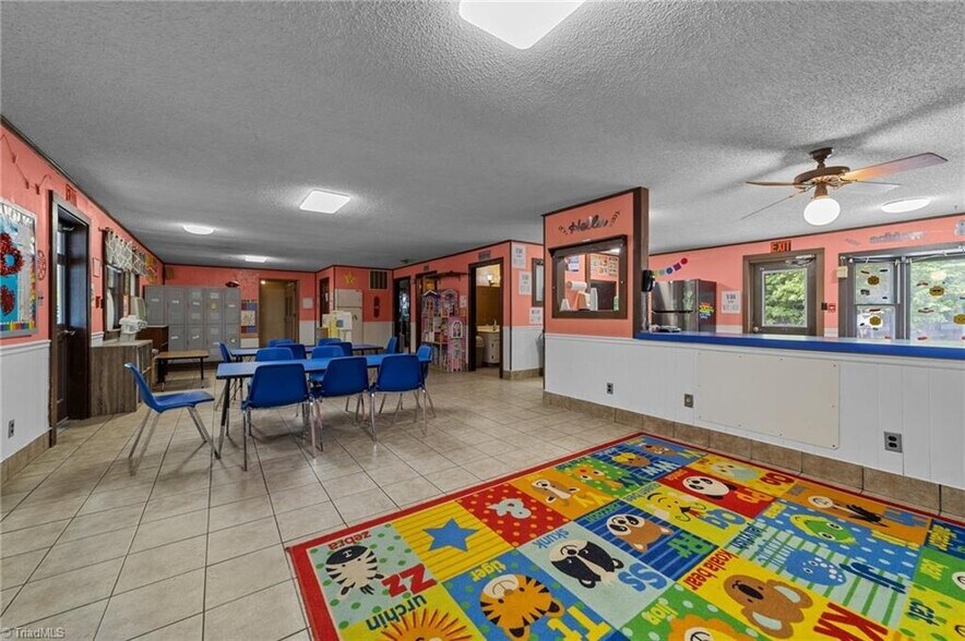More Photos Of 1501 Upland Dr, Greensboro Office For Sale
