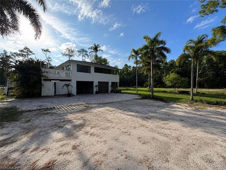 Primary Photo Of 1825 Washburn Ave, Naples Showroom For Lease