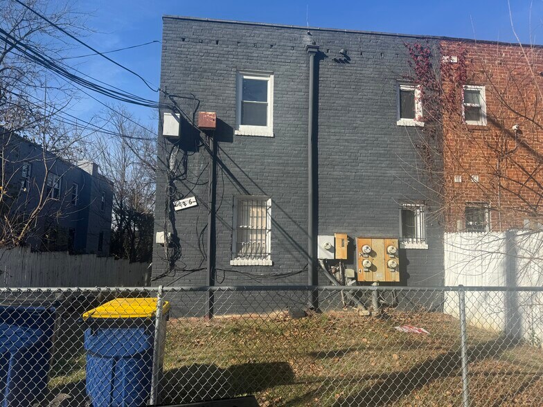 Primary Photo Of 426 Condon Ter SE, Washington Apartments For Sale