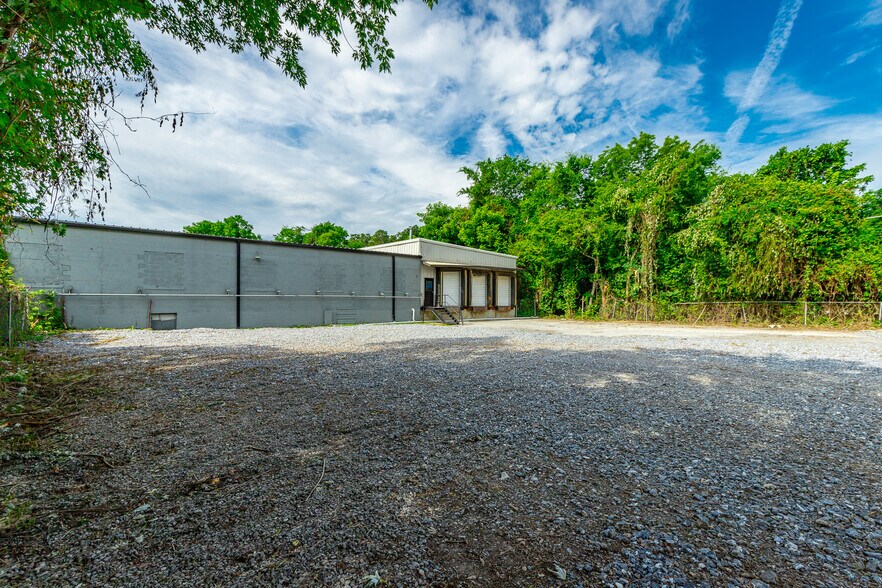 More Photos Of 406 4th Ave, Dalton Manufacturing For Sale