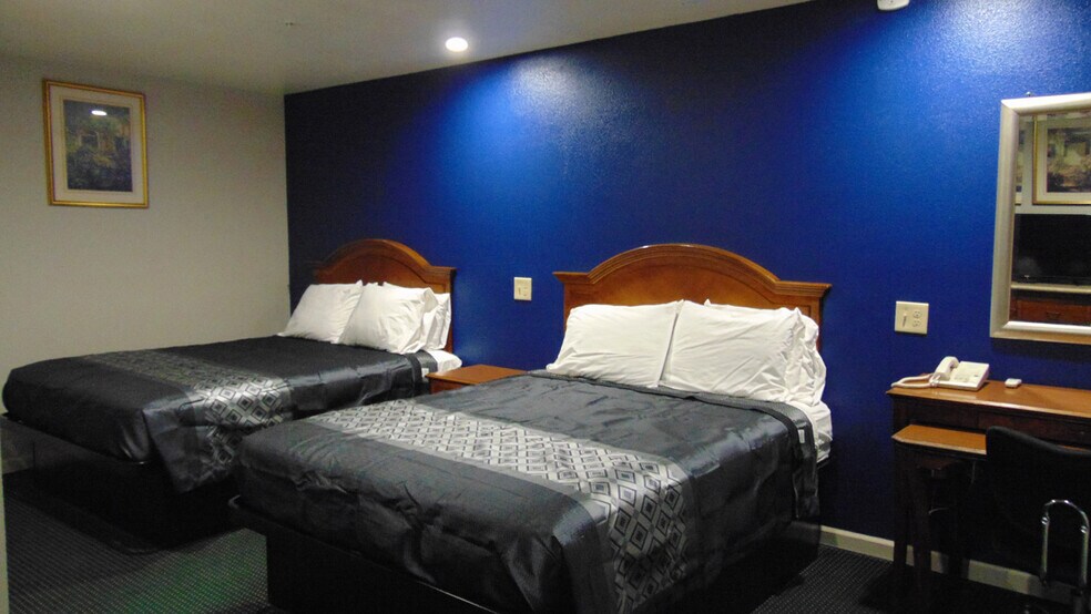 More Photos Of 2111 Whitley Ave, Corcoran Hotel For Sale