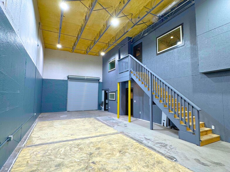 More Photos Of 15444 Tradesman Dr, San Antonio Research And Development For Lease