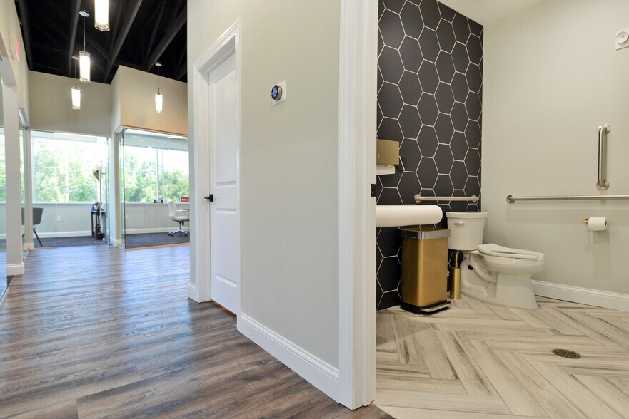 More Photos Of 1706 Smizer Station Rd, Saint Louis Office For Sale