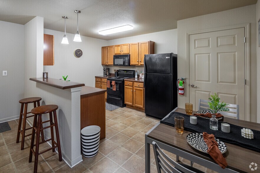 More Photos Of 500 Saluki Blvd, Carbondale Apartments For Sale