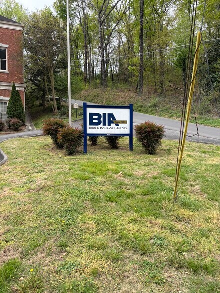 More Photos Of 823 Chickamauga Ave, Rossville Office For Lease