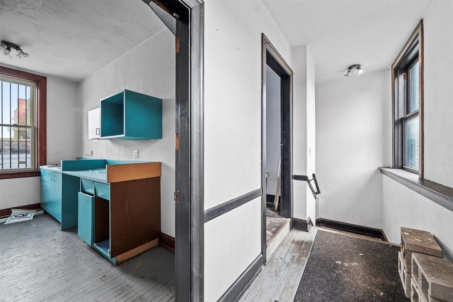 More Photos Of 1501-1503 E Carson St, Pittsburgh Restaurant For Sale