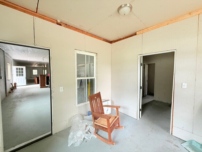 More Photos Of 7154 Richmond Hwy, Tappahannock Light Manufacturing For Sale