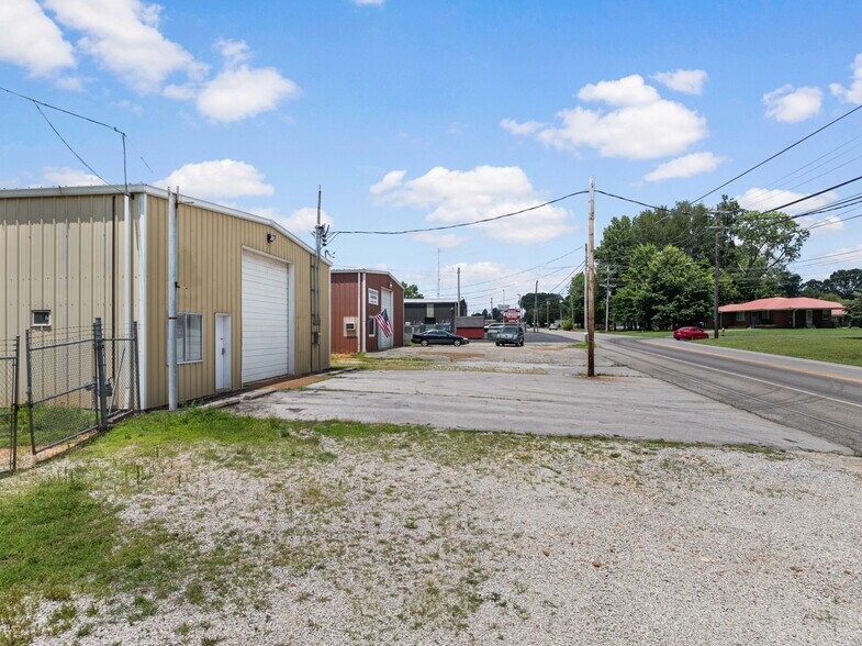 More Photos Of 1107 Buffalo Rd, Lawrenceburg Service For Sale