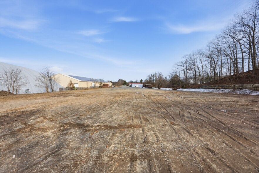 More Photos Of 173 Amboy Rd, Morganville Warehouse For Lease