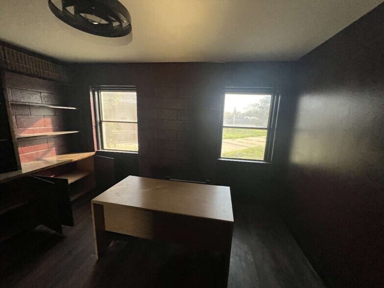 More Photos Of 1120 E Sen Carlos Truan Blvd, Kingsville Restaurant For Sale