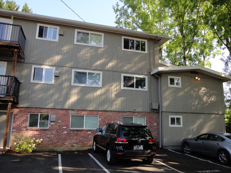 More Photos Of 4540 SW Dogwood Ln, Portland Apartments For Sale