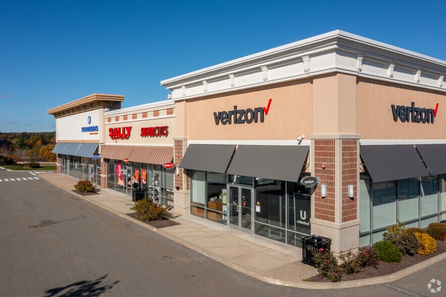 More Photos Of 1 Highland Cmn W, Hudson Unknown For Lease