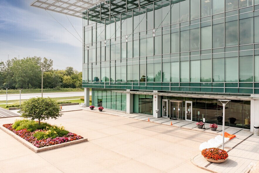 More Photos Of 2135 CityGate Ln, Naperville Unknown For Lease