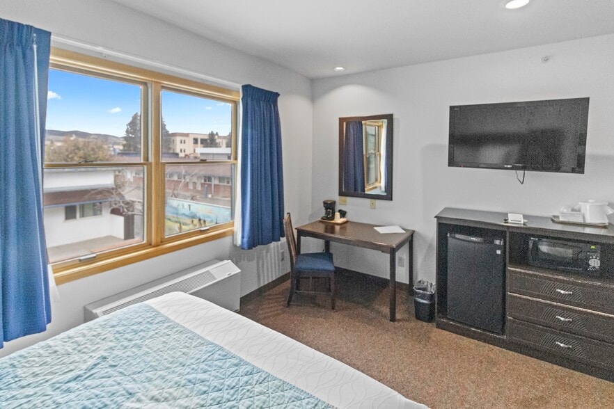 More Photos Of 202 W Main St, White Sulphur Springs Hotel For Sale