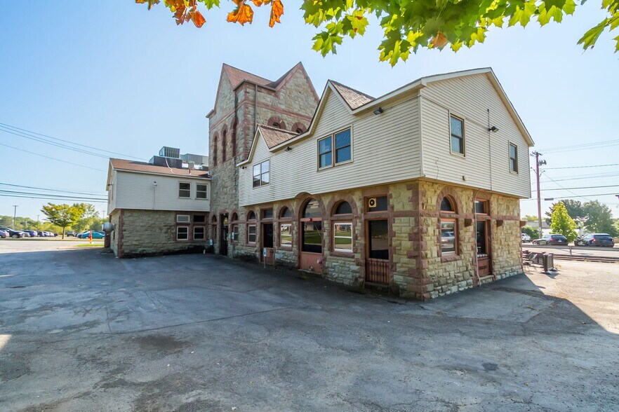 More Photos Of 20 Pleasant St, Canandaigua Office For Sale