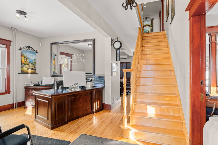 More Photos Of 531 Rue Du Conseil, Sherbrooke Office For Sale